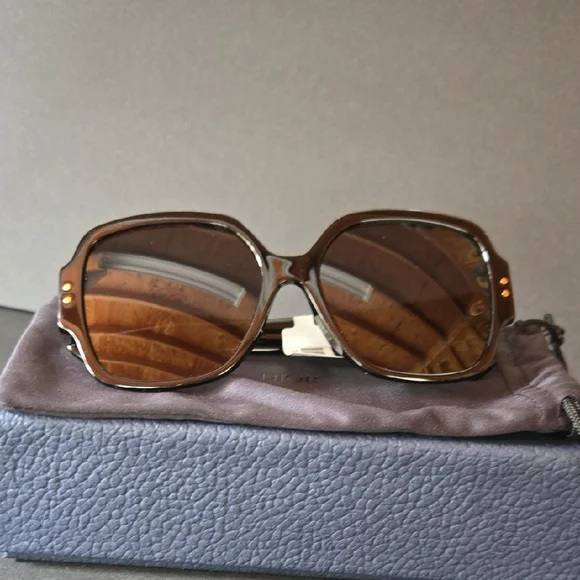 New! Never Worn, With Tags. Dior Chic Black and Gold  display picture 2
